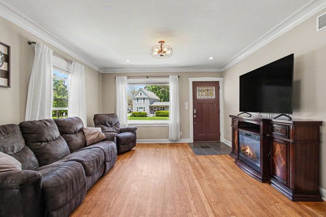 513 E Joliet Street, Crown Point, IN 46307