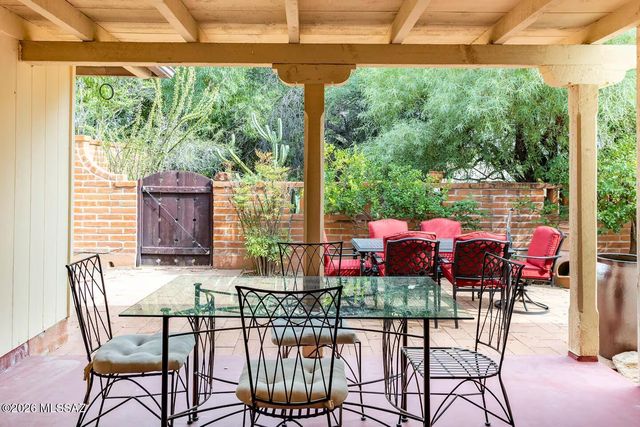 6322 N Calle De Adelita, Tucson, AZ 85718