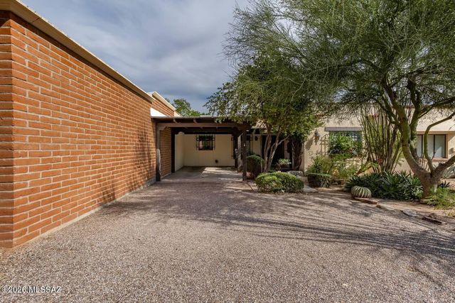 6322 N Calle De Adelita, Tucson, AZ 85718