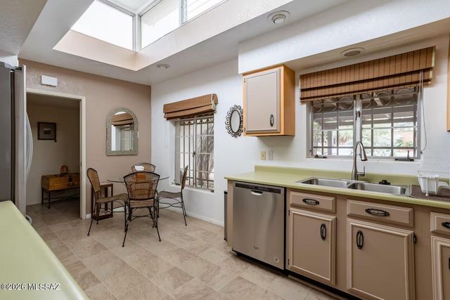 6322 N Calle De Adelita, Tucson, AZ 85718