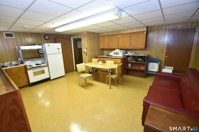 33 Connecticut Boulevard, East Hartford, CT 06108