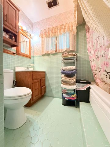 213 N Greenberry Street, Sweetser, IN 46987