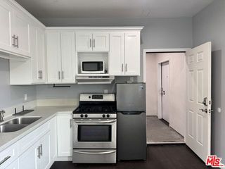 727 S Gramercy #d Place, Los Angeles, CA 90005