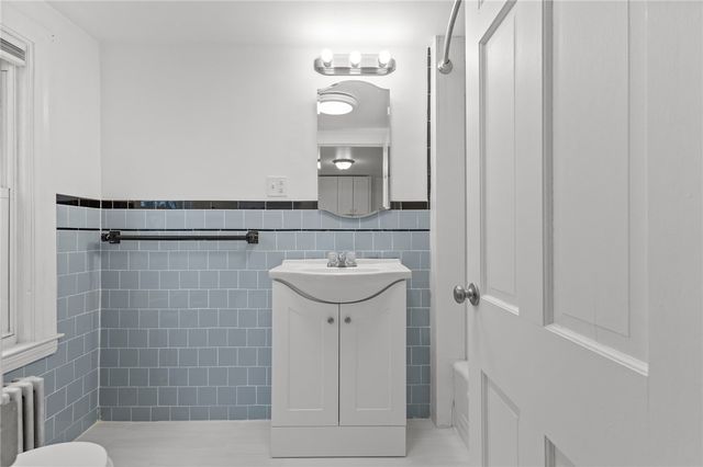 9 Country Parkway, North Providence, RI 02911