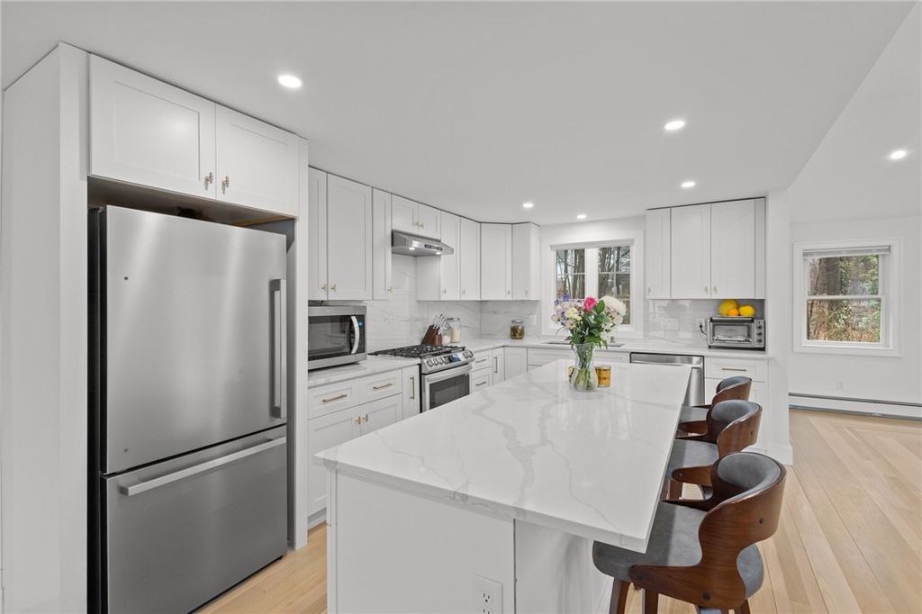 9 Country Parkway, North Providence, RI 02911