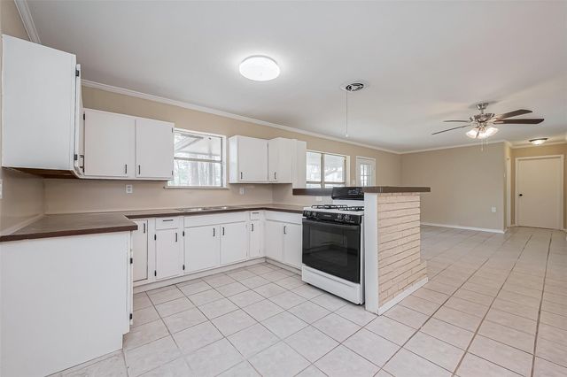 14 Veronica Lane, Huntsville, TX 77340