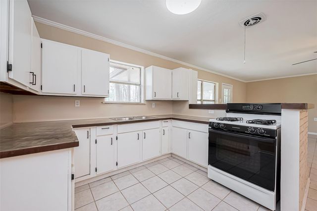 14 Veronica Lane, Huntsville, TX 77340