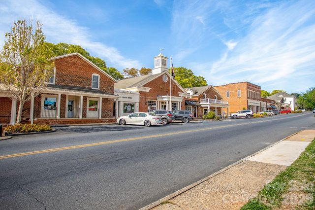 716 Lakeview Drive, Mcadenville, NC 28101