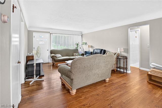 5984 Pearl Road, Parma Heights, OH 44130