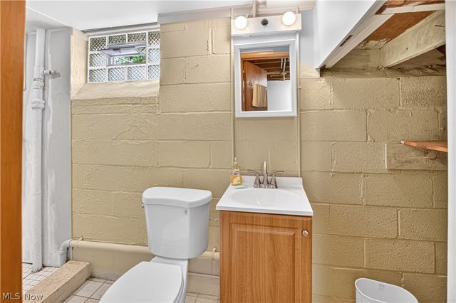 5984 Pearl Road, Parma Heights, OH 44130