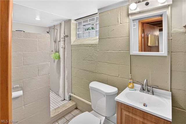 5984 Pearl Road, Parma Heights, OH 44130