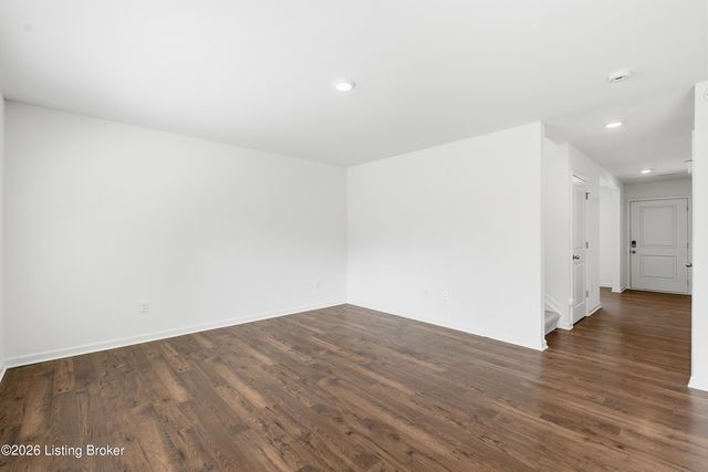 8990 Auburn Woods Rd, Louisville, KY 40214