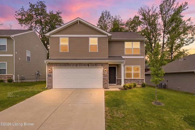 8990 Auburn Woods Rd, Louisville, KY 40214
