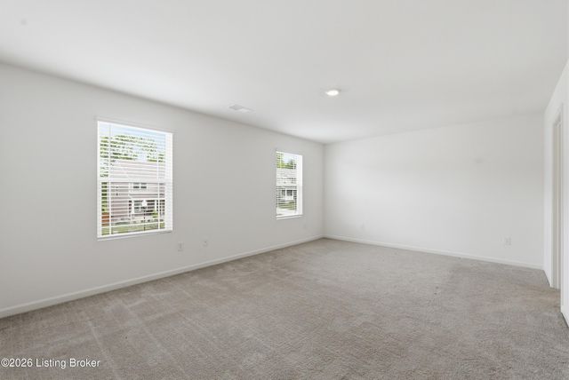 8990 Auburn Woods Rd, Louisville, KY 40214