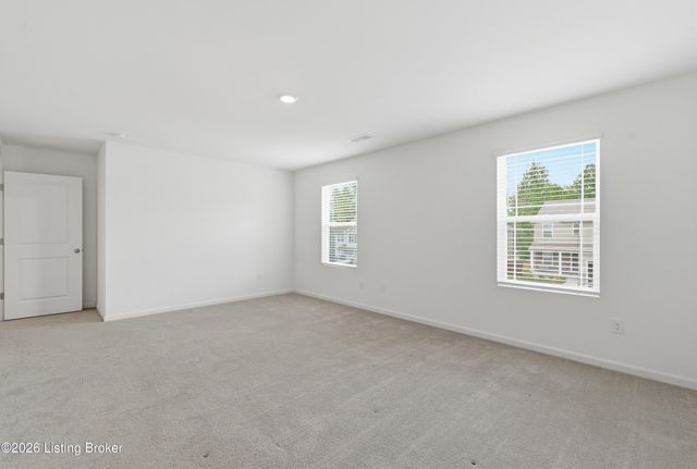 8990 Auburn Woods Rd, Louisville, KY 40214