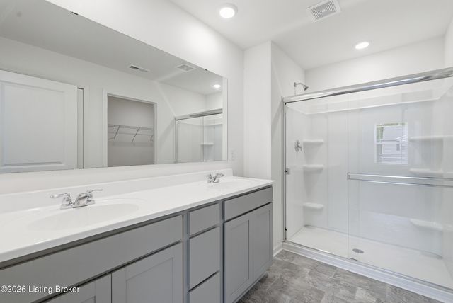8990 Auburn Woods Rd, Louisville, KY 40214