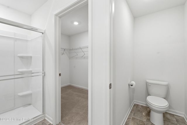 8990 Auburn Woods Rd, Louisville, KY 40214