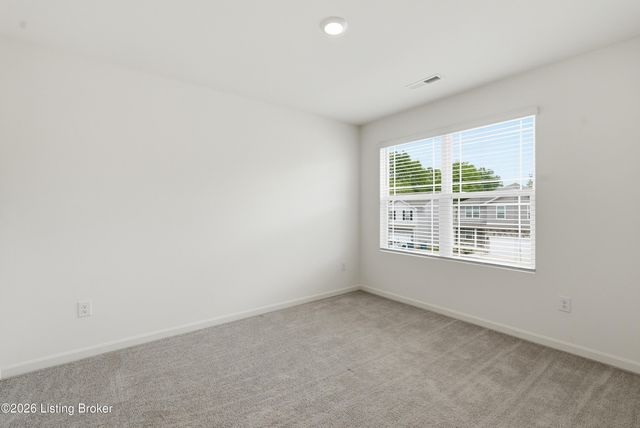 8990 Auburn Woods Rd, Louisville, KY 40214