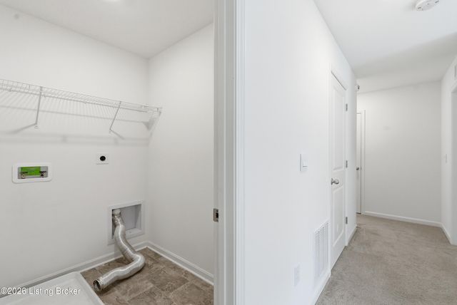 8990 Auburn Woods Rd, Louisville, KY 40214