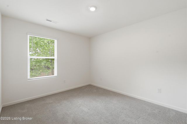 8990 Auburn Woods Rd, Louisville, KY 40214