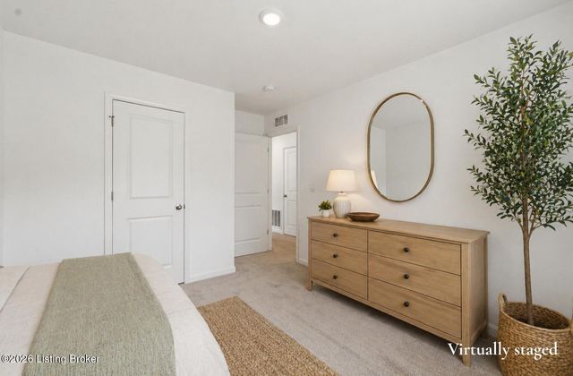 8990 Auburn Woods Rd, Louisville, KY 40214