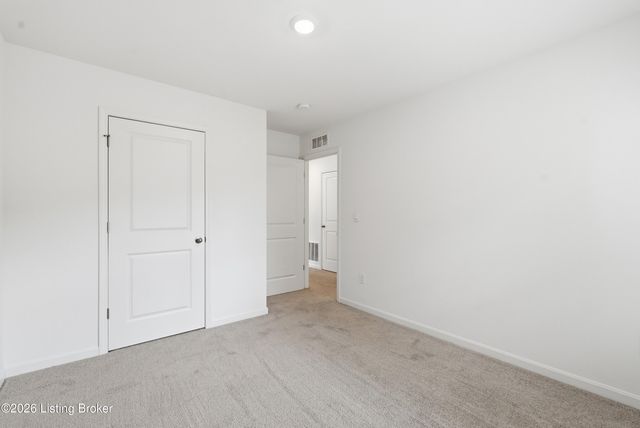 8990 Auburn Woods Rd, Louisville, KY 40214