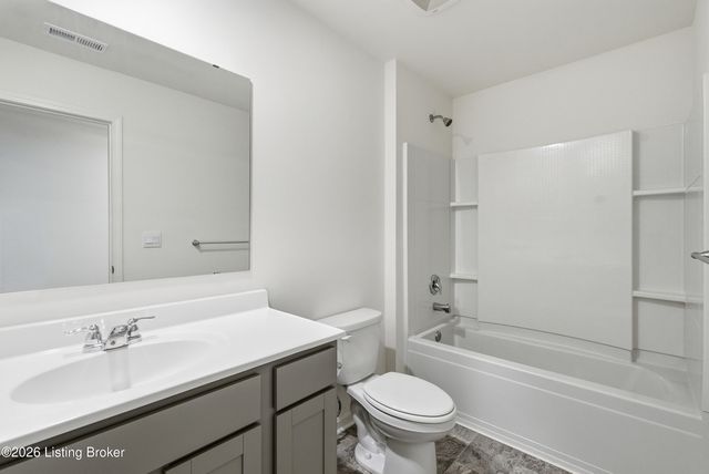 8990 Auburn Woods Rd, Louisville, KY 40214