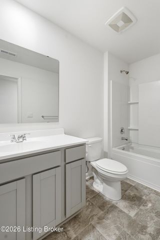 8990 Auburn Woods Rd, Louisville, KY 40214