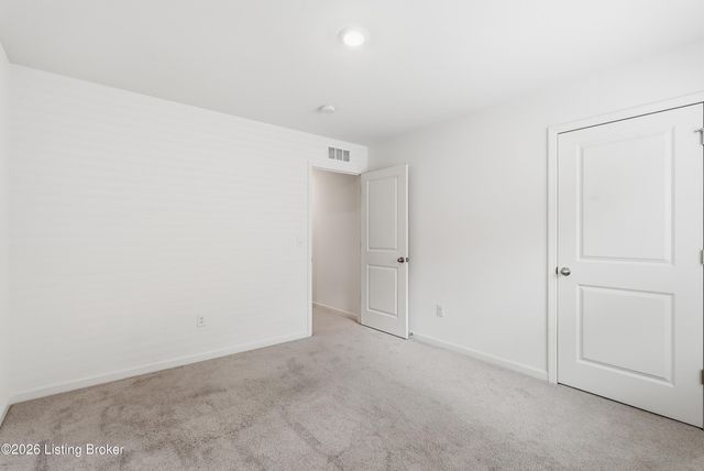8990 Auburn Woods Rd, Louisville, KY 40214