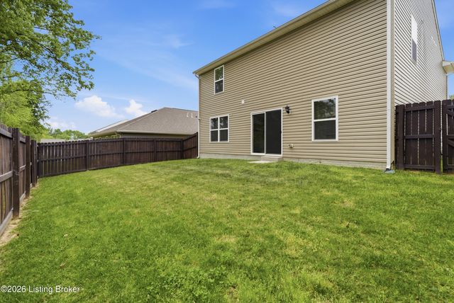 8990 Auburn Woods Rd, Louisville, KY 40214
