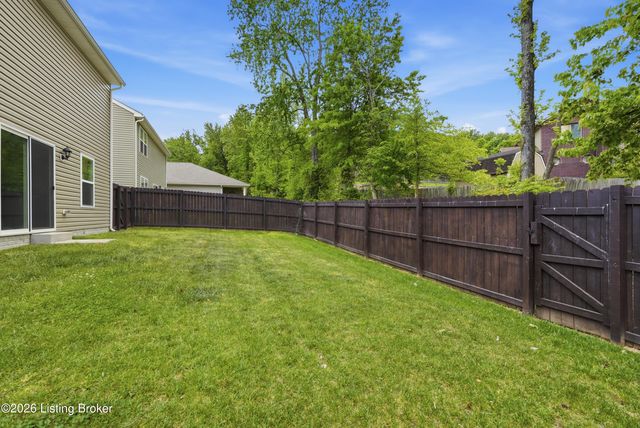 8990 Auburn Woods Rd, Louisville, KY 40214