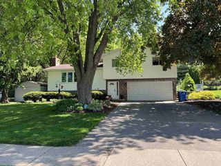 800 Miller Drive, Oregon, WI 53575