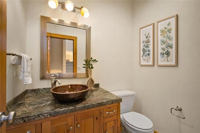 3901 W 125th Terrace, Leawood, KS 66209