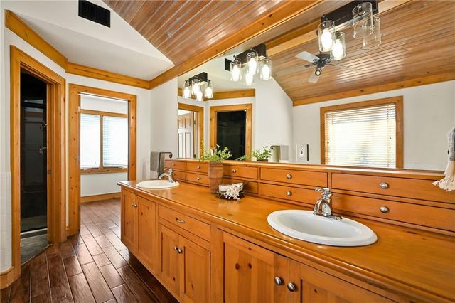 3901 W 125th Terrace, Leawood, KS 66209