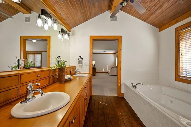 3901 W 125th Terrace, Leawood, KS 66209