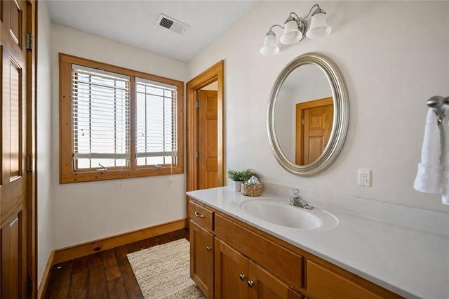 3901 W 125th Terrace, Leawood, KS 66209