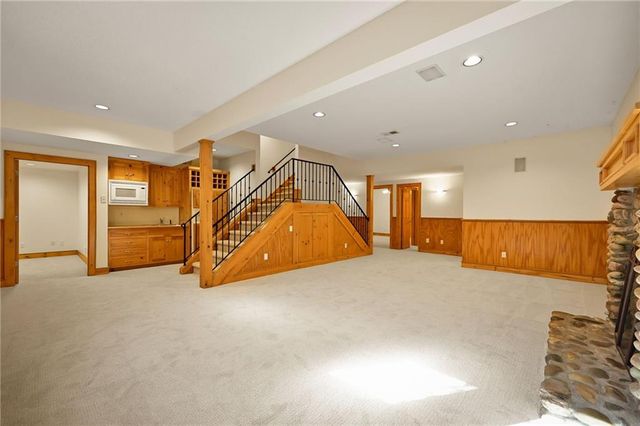 3901 W 125th Terrace, Leawood, KS 66209