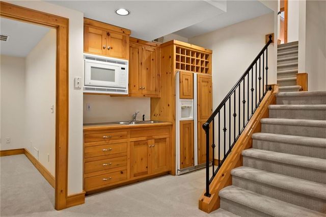 3901 W 125th Terrace, Leawood, KS 66209