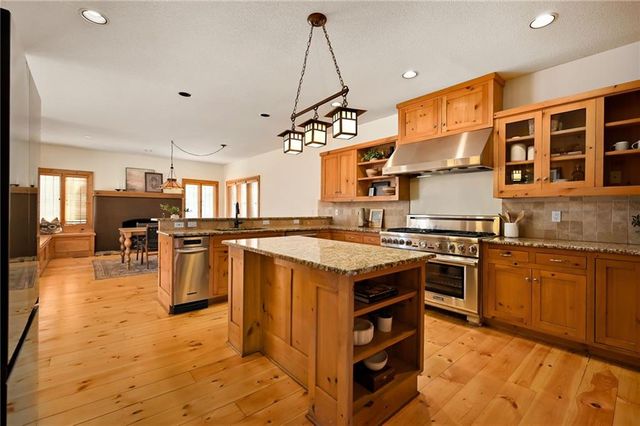 3901 W 125th Terrace, Leawood, KS 66209