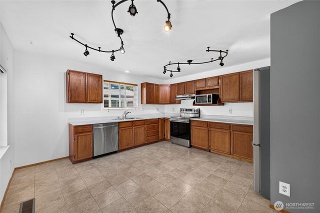 233 Cascade Street, Buckley, WA 98321