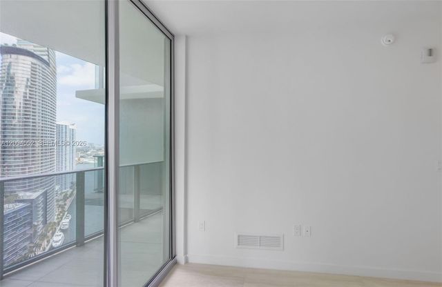 77 SE 5th St 3205, Miami, FL 33131