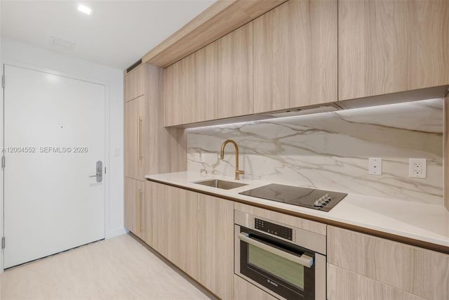 77 SE 5th St 3205, Miami, FL 33131