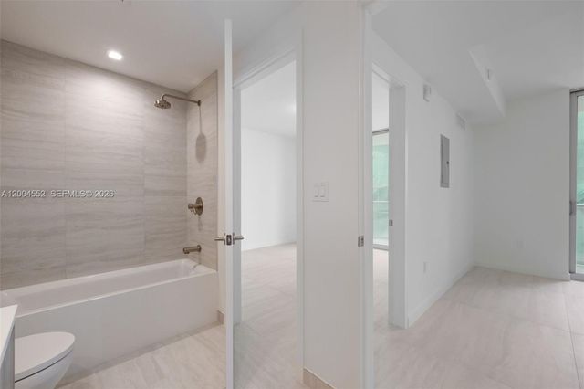 77 SE 5th St 3205, Miami, FL 33131