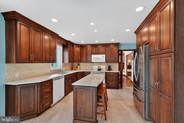 372 HIGH ST, Souderton, PA 18964