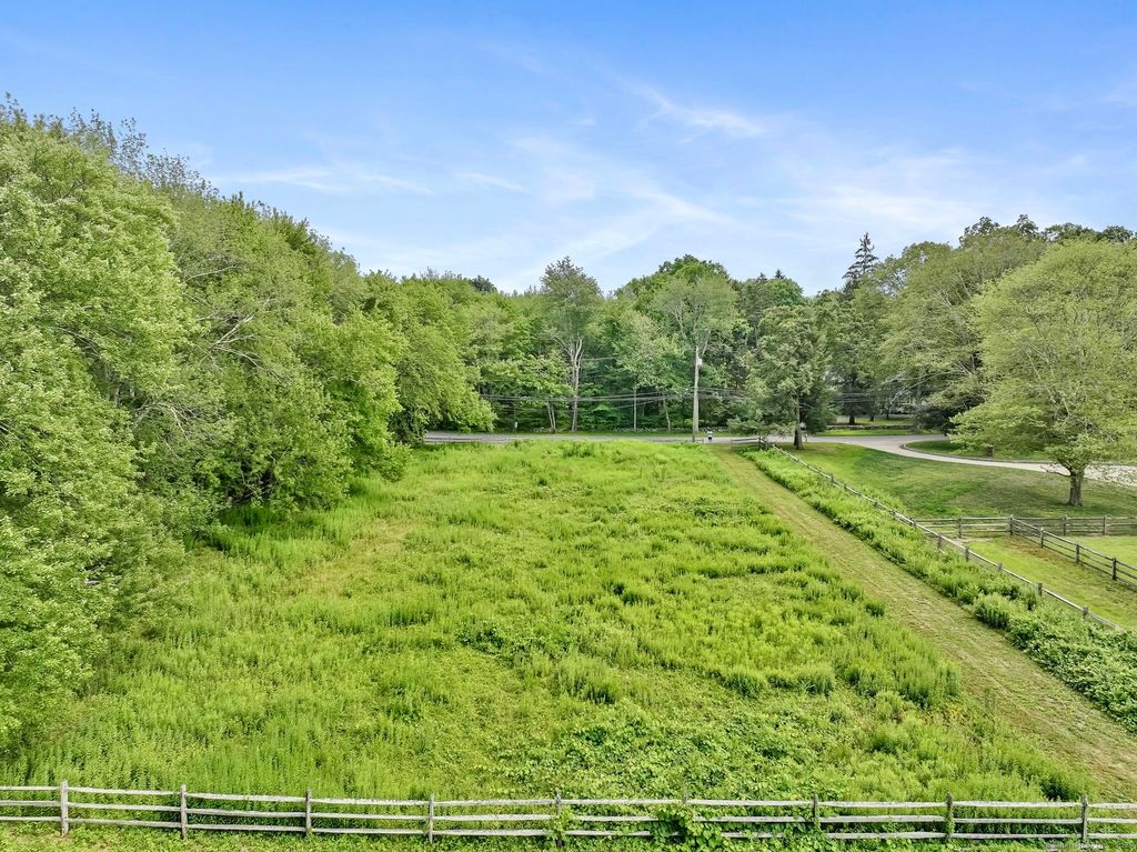 22 Brett Road, Fairfield, CT 06824