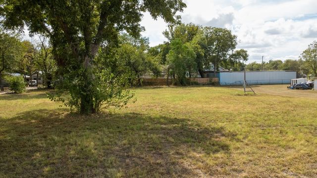 128 Columbia Street, Cleburne, TX 76031