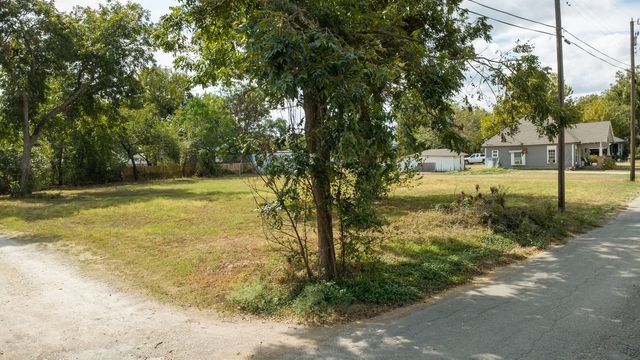 128 Columbia Street, Cleburne, TX 76031