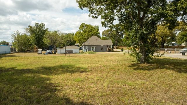 128 Columbia Street, Cleburne, TX 76031