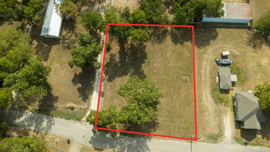 128 Columbia Street, Cleburne, TX 76031