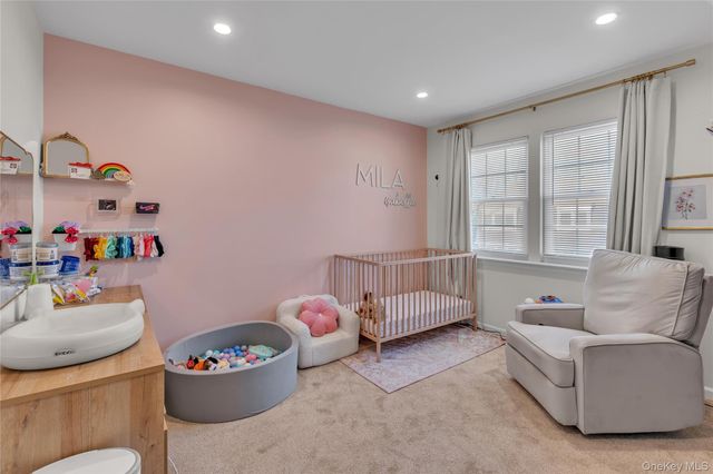 37 Whalers Cove 37, Babylon, NY 11702